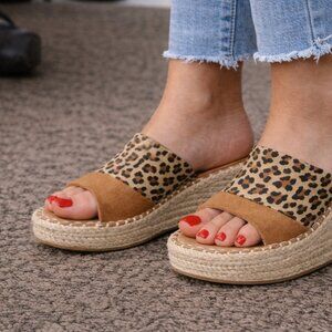 TOMS Leopard Print Platform Espadrille Slip-On Shoes • Women’s 6 • Tan